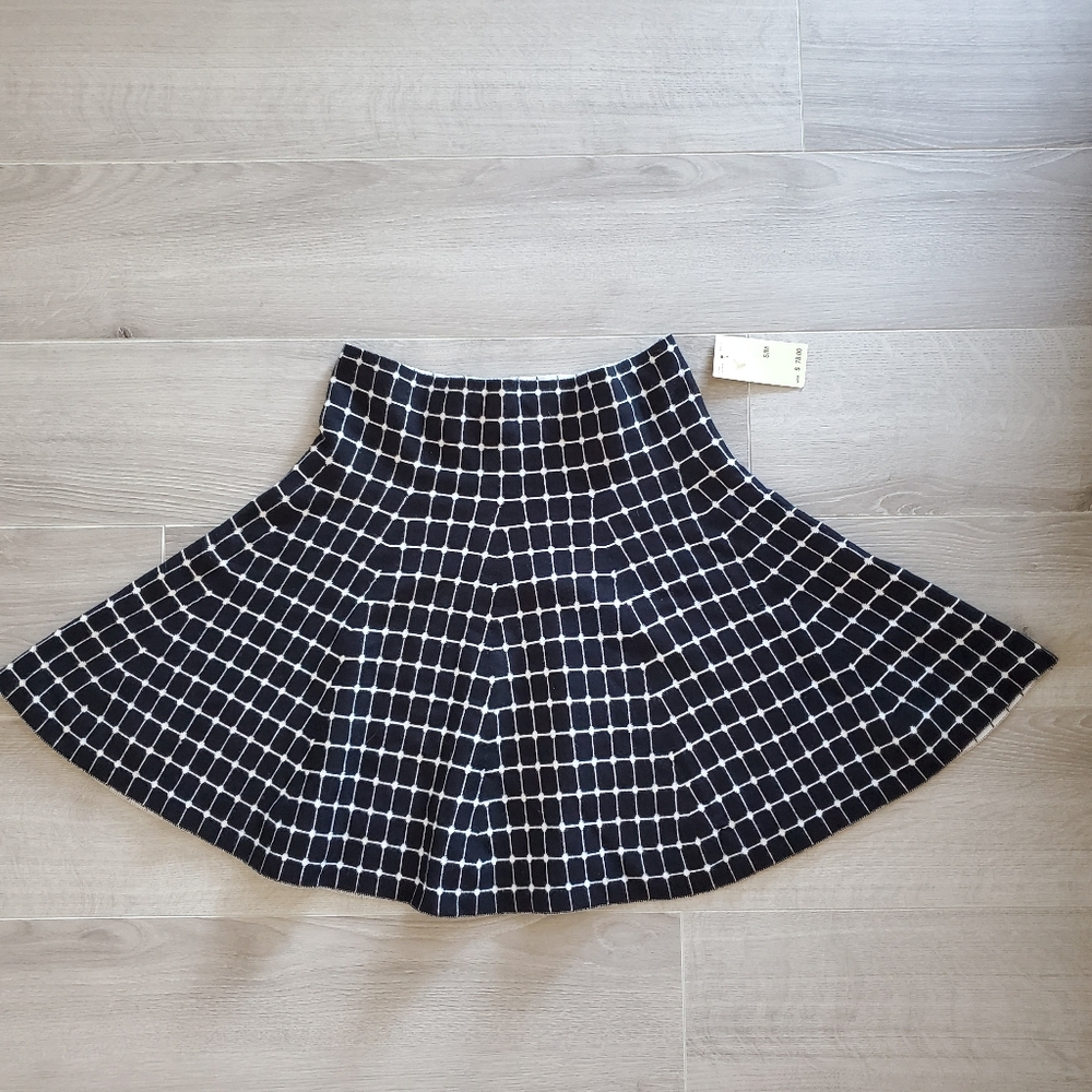 NWT MAX STUDIO Size Sm Knit Skirt